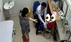 Giỡn với bạn gái, bé trai lớp hai bị đá rách “của quý”