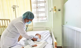 Cha mẹ chủ quan, bé 10 tháng tuổi suýt chết vì sốc mất nước