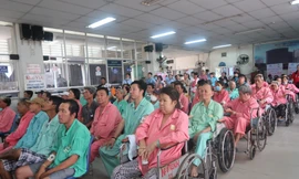 Hàng trăm bệnh nhân quên đau, hòa mình cùng âm nhạc