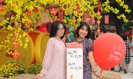 Teen Sài Gòn đón Tết sớm: Tưng bừng trò chơi dân gian, diện áo dài đi phố ông Đồ