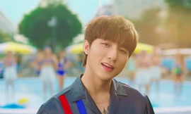 HOT: Tên Sơn Tùng M-TP bất ngờ được thắp sáng trên đỉnh tòa nhà cao nhất Đông Nam Á