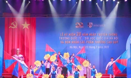 Trường Quốc tế - ĐHQG Hà Nội đón "sinh nhật" tuổi 20, sinh viên tham gia hoạt động vui nổ trời