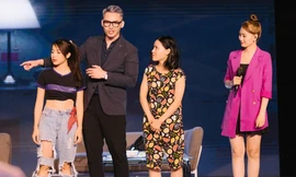 Đường tới cầu vồng 2021: MC Mạnh Khang xử lý sự cố sân khấu khiến NSƯT Võ Hoài Nam xúc động