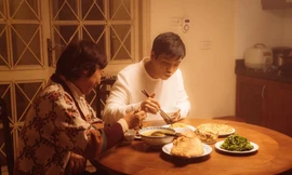 Quân A.P mang ước mơ về cho mẹ, hóa con trai của Á hậu Tú Anh trong MV mới