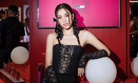 Hoa hậu Tiểu Vy đón Halloween sớm, nổi bật với concept "cô Tư" Wednesday