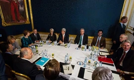 Đại diện P5+1 và Iran tại bàn đàm phán ở Vienna ngày 21/11. Ảnh: AFP