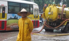 Làm 100 năm bằng 1 năm lương GĐ Cty thoát nước