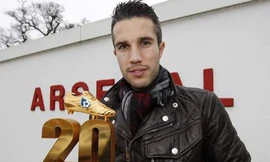 Van Persie nhận chiếc giày vàng của Premier League