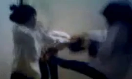 Hàng loạt vụ nữ sinh đánh bạn dã man