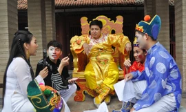 Hài xuân- câu khách bằng bạo lực?