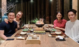 Tung ảnh chung mâm bên vợ cũ và mới, vì sao Chi Bảo được cộng đồng mạng tung hô?