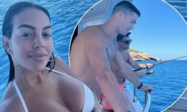 Bạn gái Cristiano Ronaldo tung ảnh bikini khoe vòng một 'bốc lửa'