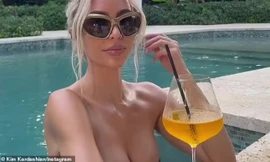 Kim Kardashian tung ảnh cực 'nóng' sau chia tay tình trẻ kém 13 tuổi