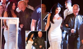 Bạn gái 52 tuổi mặc tôn ngực đầy 'bốc lửa', tay trong tay tỷ phú Amazon đi xem nhạc