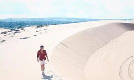 Cung đường 'tiểu sa mạc' đẹp như mơ độc nhất Việt Nam