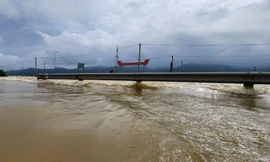 Hình ảnh quốc lộ 1A qua Hà Tĩnh chìm trong biển nước