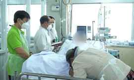 Phút giây người mẹ vĩnh biệt con trai.