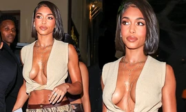 Lori Harvey mặc hở gần hết ngực 