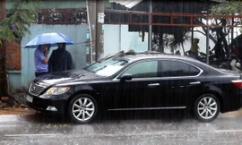 Người phụ nữ mất ô tô Lexus sau khi vào quán uống cafe