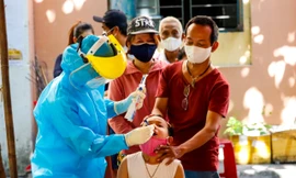 Hơn 600 cư dân “phố chung cư” Đà Nẵng được lấy mẫu xét nghiệm COVID-19