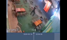 Triệu tập 10 đối tượng chém lia lịa nam thanh niên vì mâu thuẫn ở quán internet