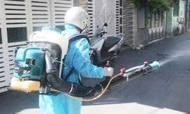 Khử khuẩn nhà riêng, khu phố nơi bệnh nhân mới nhất mắc COVID -19 sinh sống