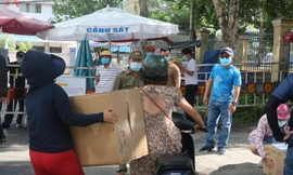 Người dân Đà Nẵng ủng hộ hàng chục tấn hàng hóa, nhu yếu phẩm cho các y bác sĩ