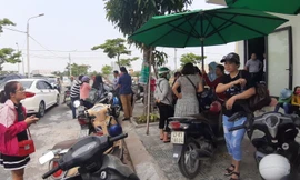 VIDEO: Hàng trăm người kéo đến dự án bất động sản ở Quảng Nam đòi sổ đỏ