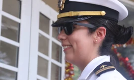 Những bóng hồng trên tàu sân bay Mỹ USS Carl Vinson 