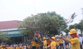 Lính tàu sân bay Mỹ hào hứng với các trò chơi dân gian Việt Nam