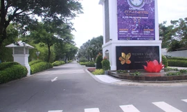 Sau nhiều lần người dân kiến nghị, lối đi cuối đường Hồ Xuân Hương (quận Ngũ Hành Sơn, thành phố Đà nẵng) sẽ được đầu tư trên 1,5 tỷ đồng để mở, trả lại lối đi cho người dân xuống bãi biển. Ảnh: Nguyễn Thành