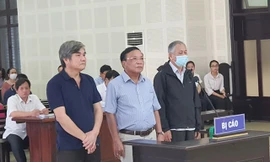 Ba bị cáo phiên toà.