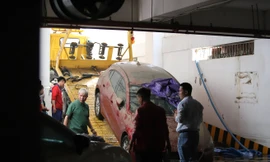 Giải cứu xong hàng chục xe ô tô, xe máy ngập nước ở chung cư cao cấp 