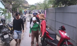 Rào chắn lối xuống biển của người dân tại dự án Khu du lịch sinh thái Nam Ô gây xôn xao dư luận. Ảnh Nguyễn Thành