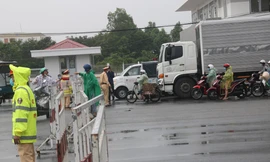 Đà Nẵng hiện đang lập các chốt chặn, kiểm soát người và phương tiện ra vào các khu vực cửa ngõ TP. Ảnh: Nguyễn Thành