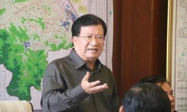 Phó thủ tướng Trịnh Đình Dũng làm việc nhanh với Ban chỉ huy tiền phương ứng phó với bão số 9. 