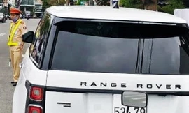 Xe Range Rover mang biển số của xe Mitsubishi Mirage bị CSGT phát hiện. 