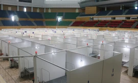 Bệnh viện dã chiến tại Cung thể thao Tiên Sơn, Đà Nẵng. Ảnh: Nguyễn Thành