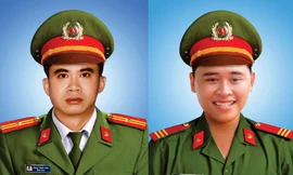Di ảnh 2 cán bộ chiến sĩ Công an quận Sơn Trà (TP Đà Nẵng) vừa hi sinh khi làm nhiệm vụ. 