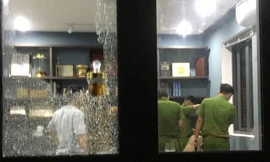 Công an khám nghiệm hiện trường vụ việc.