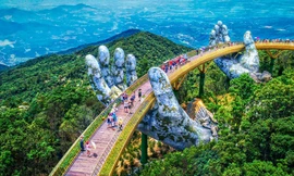 Cầu Vàng một địa điểm thu hút khách du lịch khi đến TP Đà Nẵng.