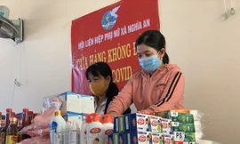 ‘Cửa hàng nụ cười’ của chị em xã nghèo chia sẻ với người gặp khó 