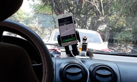 Xe ô tô sử dụng ứng dụng Grab hoạt động trên địa bàn Đà Nẵng