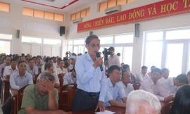 Cử tri Lê Đức Sơn (quận Ngũ Hành Sơn) đề nghị khởi tố thêm tội danh "phản quốc" đối với Phan Văn Anh Vũ. Ảnh - Nguyễn Thành