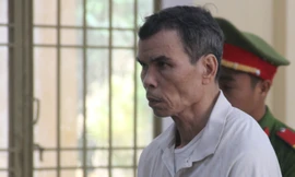 Đối tượng Văn Quý Phương trước vành móng ngựa. 