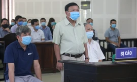 Ba bị cáo tại phiên xử sáng nay. Ảnh: Nguyễn Thành