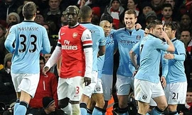 Chơi thiếu người, Arsenal thua Man City