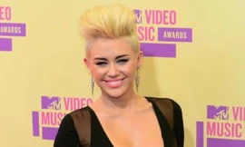 Miley Cyrus ‘vượt mặt’ Angelina và Snowden trong ‘Nhân vật của năm’