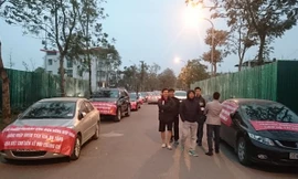 Cư dân Thủ đô căng băng rôn 'đòi' đường đi