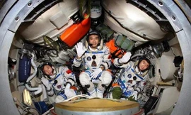 Trung Quốc ráo riết chinh phục Mặt trăng, Mỹ loay hoay chế tạo bộ đồ phi hành gia mới